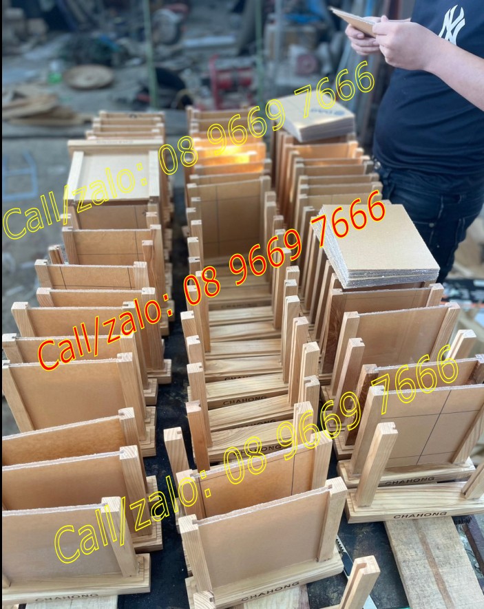 kệ gỗ menu để bàn khổ A4 đẹp ship toan quoc