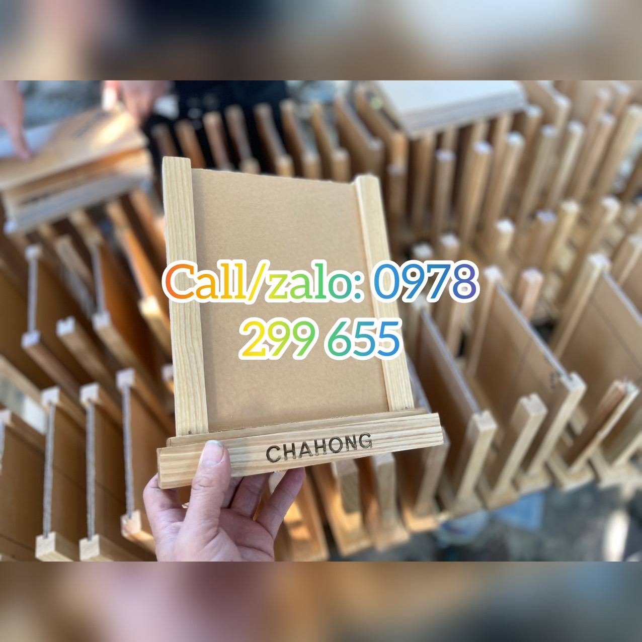 kệ menu gỗ đẹp để bàn giá rẻ khổ A5 A4