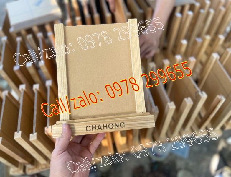 kệ menu gỗ đẹp để bàn giá rẻ khổ A5